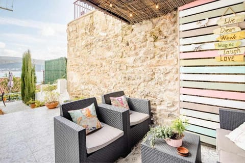 Patio, Day, Balcony/Terrace