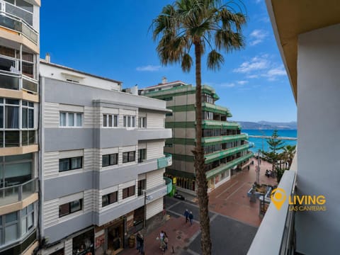 View (from property/room), Balcony/Terrace, City view, Sea view, Street view