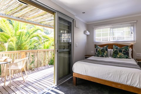 Patio, Spring, Bed, Day, Garden, View (from property/room), Balcony/Terrace, Photo of the whole room, Bedroom, Garden view