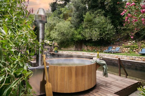 Spring, Day, Natural landscape, Garden, Hot Tub, Garden view, Pool view, Swimming pool