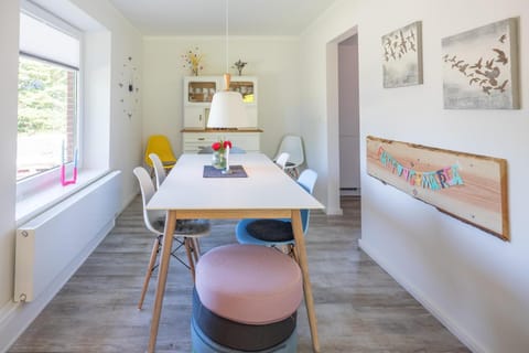 Villa Lütt-KEINE MONTEURE- House in Husum