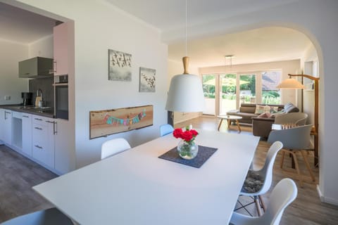 Villa Lütt-KEINE MONTEURE- House in Husum