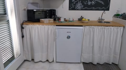 Coffee/tea facilities, minibar