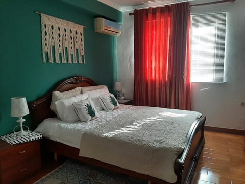 Bed, Photo of the whole room, Bedroom, air conditioner