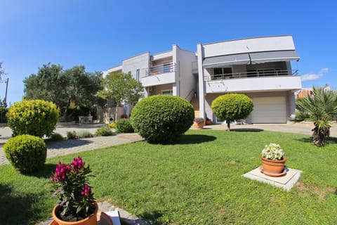 Day, Garden