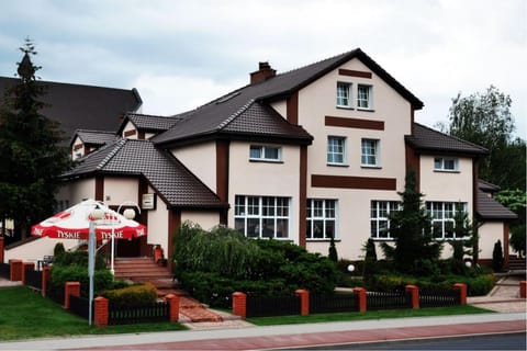 Property building, Day, Street view, Location