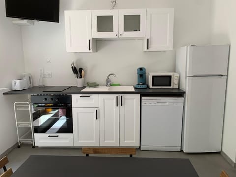 Coffee/tea facilities, Kitchen or kitchenette, dishwasher, minibar, pet friendly, stove, toaster