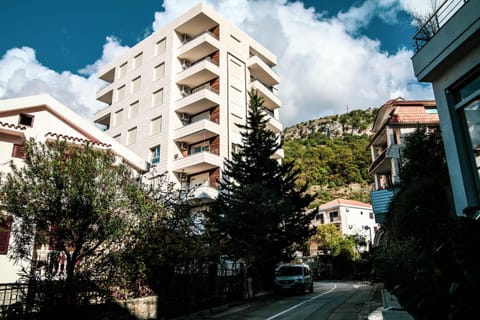 Property building, Neighbourhood