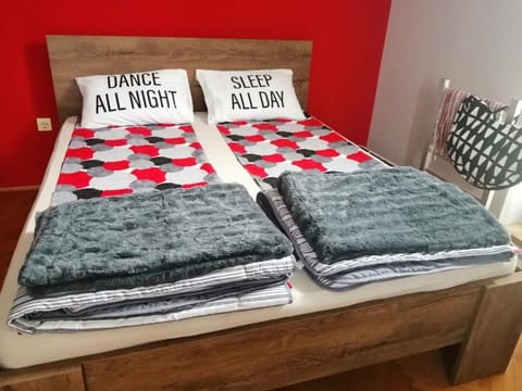 Apartman Red wall Apartment in Serbia