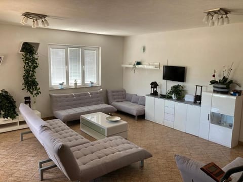 4 Bedroom Apartment in Tisno (8+4) Apartment in Tisno