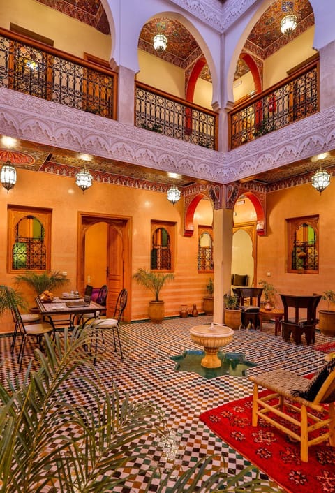 Restaurant/places to eat, Living room, Banquet/Function facilities, Seating area