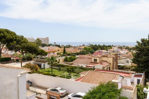 Property building, Day, Neighbourhood, Natural landscape, Garden, Sea view, Location