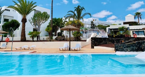 Balcony/Terrace, Swimming pool, sunbed
