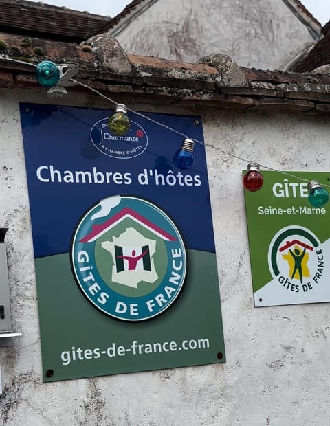 Chambres d'Hôtes de la Vallée Javot Bed and Breakfast in Île-de-France