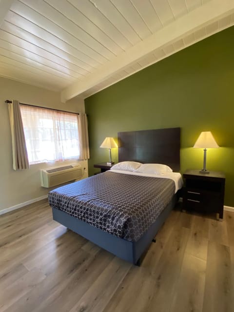 Holiday Motel Hotel in Morgan Hill