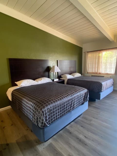 Holiday Motel Hotel in Morgan Hill