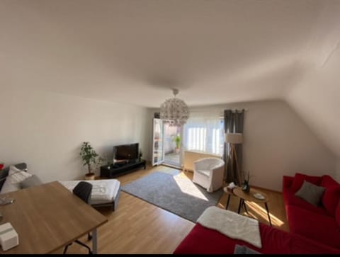 Ferienwohnung - Balkon, Klima, Parkplatz Apartment in Pforzheim