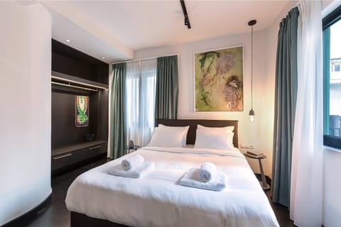Bed, Photo of the whole room, Bedroom, towels