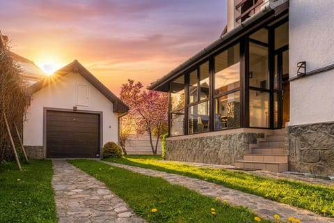 Property building, Spring, Garden, Garden view, Sunrise