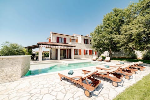 Property building, Patio, Garden, Garden view, Pool view, Swimming pool, sunbed