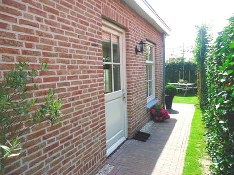 Luxe vakantiewoning Zeeduinsepoort met Sauna House in Oostkapelle