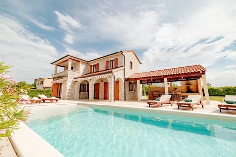 Property building, Patio, Day, Pool view, Swimming pool, sunbed