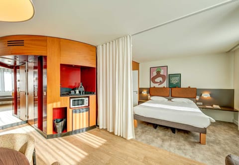 B&B HOME Paris Nord 18ème Hotel in Saint-Denis, France