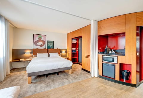 B&B HOME Paris Nord 18ème Hotel in Saint-Denis, France