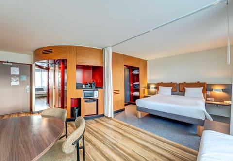 B&B HOME Paris Nord 18ème Hotel in Saint-Denis, France