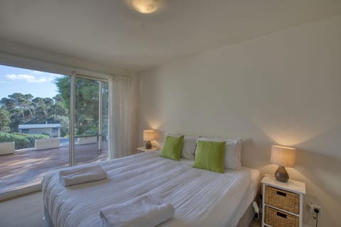 Seaview Apartment House in Binalong Bay