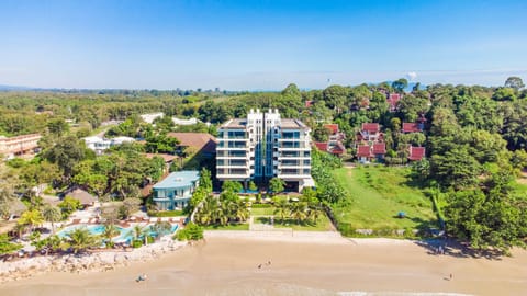 Property building, Day, Natural landscape, Bird's eye view, Beach, Sea view, Swimming pool