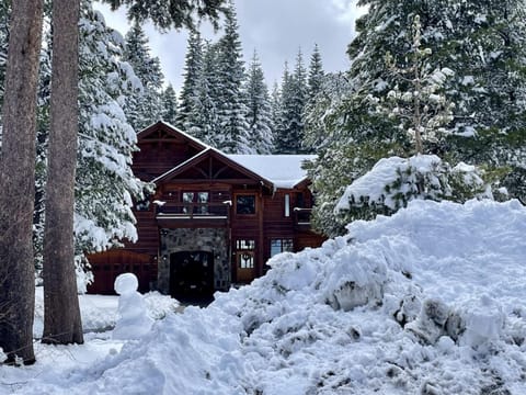 Bear Meadows Lodge - Hot Tub - Tahoe Donner Home House in Truckee