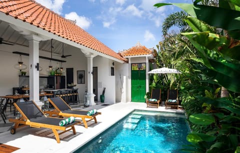 Property building, Swimming pool, Swimming pool