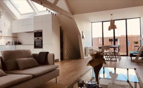 Lichtrijke loft bij restaurant Den Olifant Apartment in Ypres