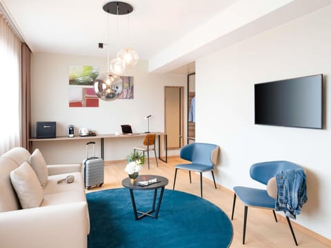 TV and multimedia, Living room, Evening entertainment, Bedroom