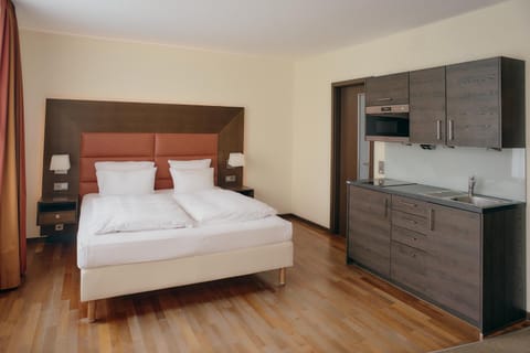 Bed, Kitchen or kitchenette, Photo of the whole room, Bedroom