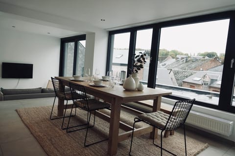 Dining area, City view