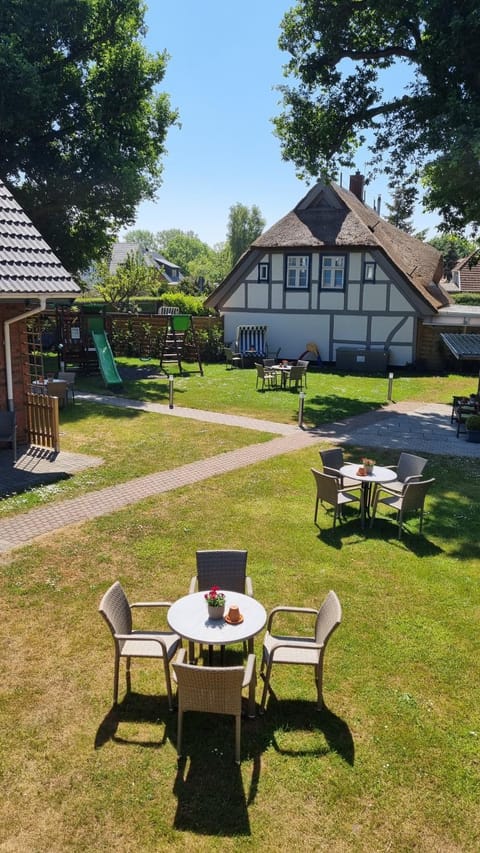 Property building, Spring, Day, Garden, Garden view