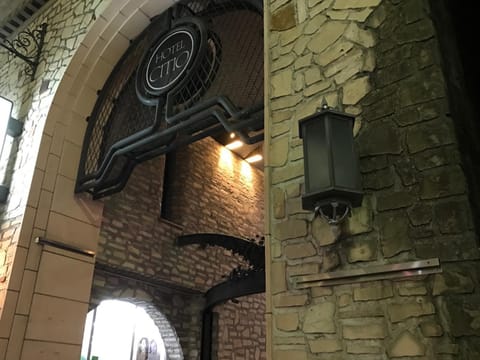 Facade/entrance