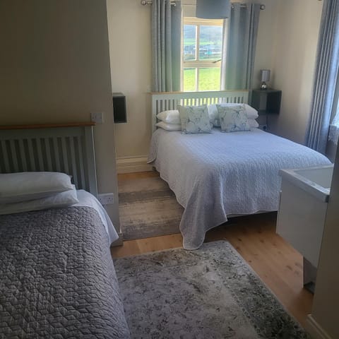 Eask View Dingle - Room Only Bed and Breakfast in Dingle