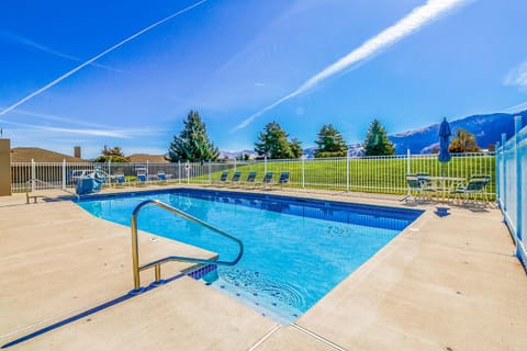 Lake Daze at Wapato Point House in Manson