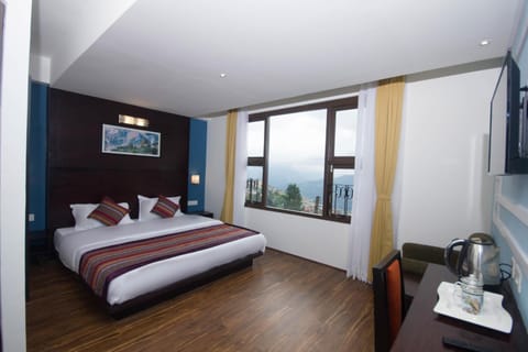 Photo of the whole room, Bedroom, City view, Mountain view