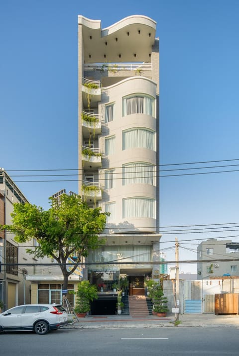 Property building, Nearby landmark, Neighbourhood