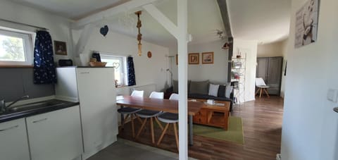 Kitchen or kitchenette, Living room, Seating area, Dining area