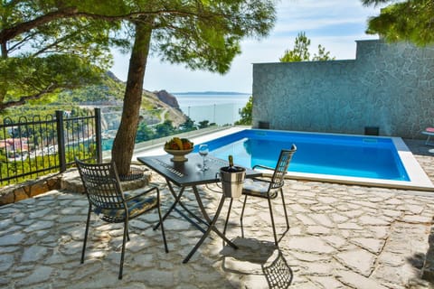 Day, Natural landscape, View (from property/room), Pool view, Swimming pool, sunbed