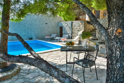 Day, Pool view, Swimming pool, sunbed