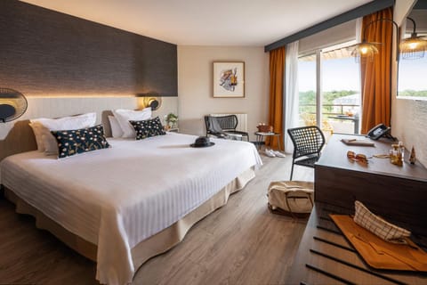 Bed, Balcony/Terrace, Photo of the whole room, Bedroom