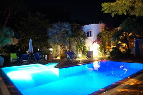 Garden, Swimming pool, Swimming pool