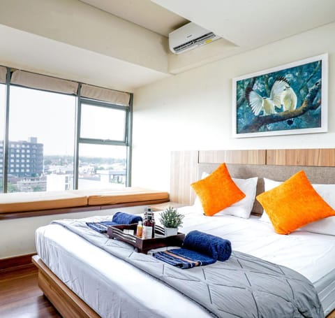 Bed, Photo of the whole room, Bedroom, towels