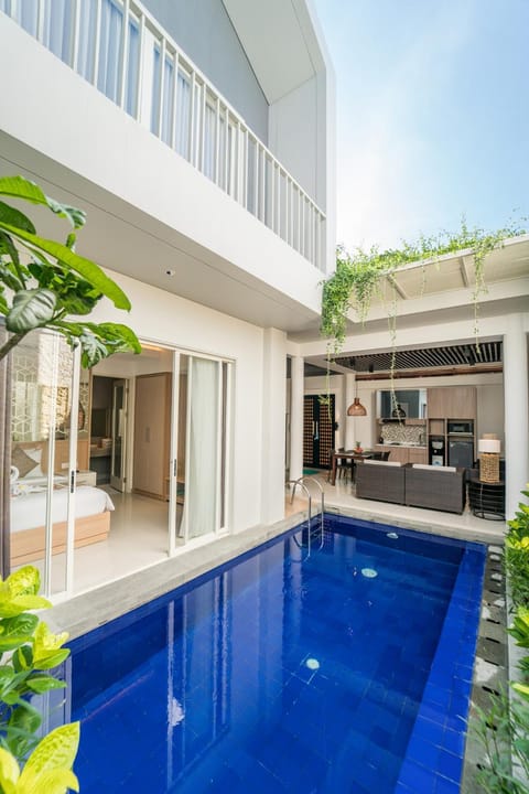 Property building, Swimming pool, Swimming pool